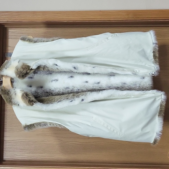 Faux Fur Reversible Vest - Picture 7 of 9